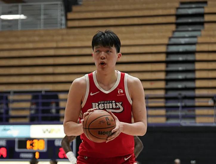 kaiyun-杨瀚森G联赛轰31分！奈何队友太独关键球无球权，防守被点需总结